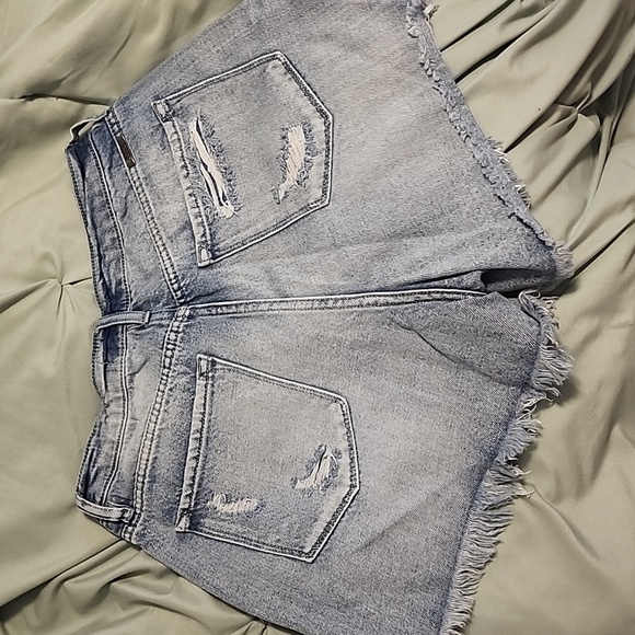 Shorts - Picture 3 of 3